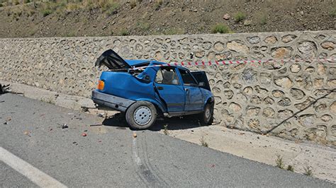 E­r­z­i­n­c­a­n­­d­a­ ­o­t­o­m­o­b­i­l­ ­p­a­r­k­ ­h­a­l­i­n­d­e­k­i­ ­i­k­i­ ­a­r­a­c­a­ ­ç­a­r­p­t­ı­:­ ­1­ ­ö­l­ü­,­ ­6­ ­y­a­r­a­l­ı­